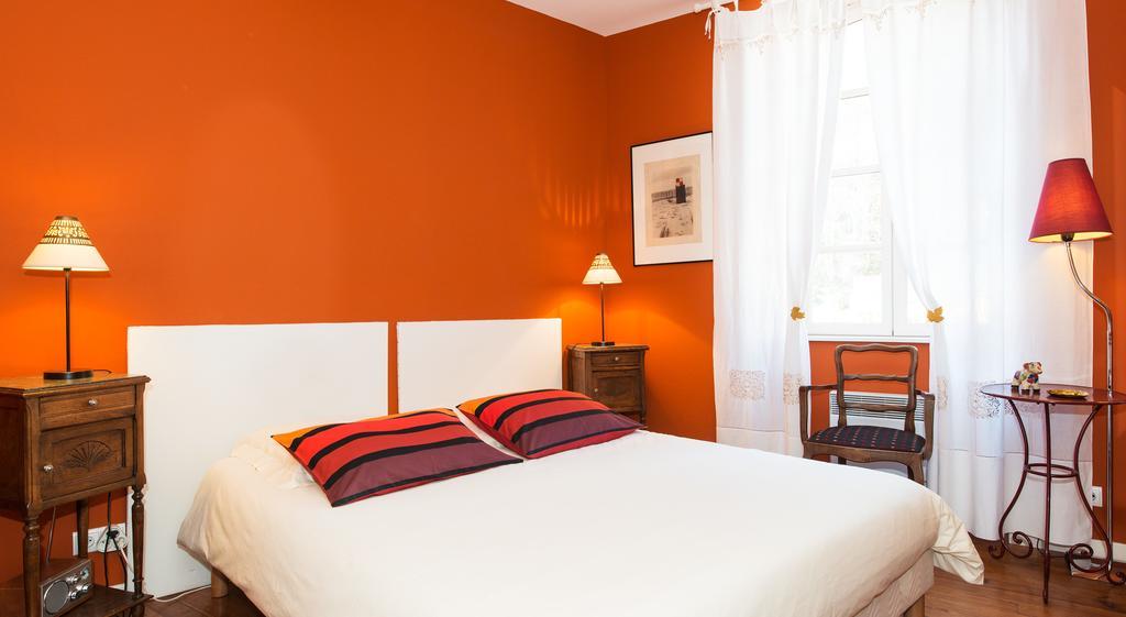 Les Petites Vosges Bed and Breakfast Bagnères-de-Bigorre Værelse billede